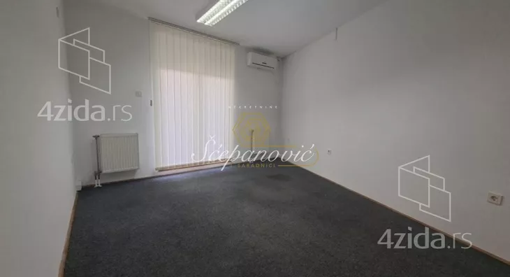 Poslovna zgrada | 4zida