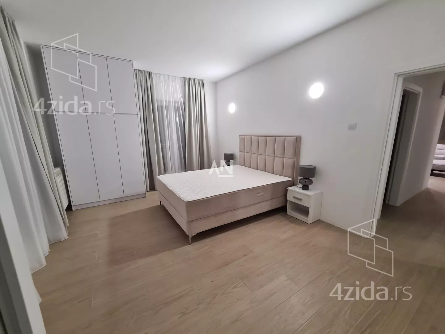 Šestosoban stan | 4zida