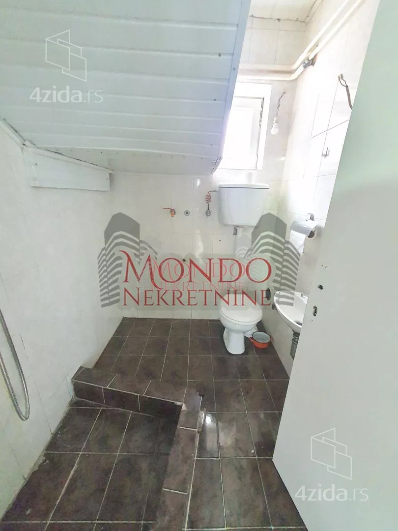 Poslovna zgrada | 4zida