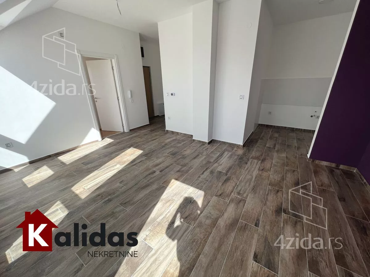 Šestosoban stan | 4zida