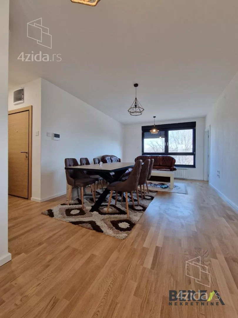 Troiposoban stan | 4zida