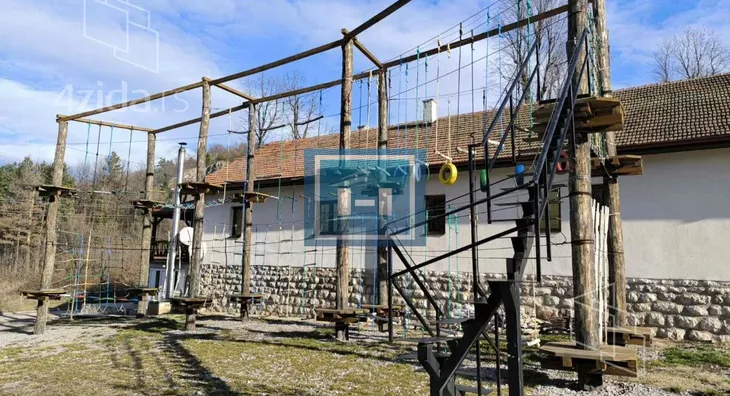 Poslovna zgrada | 4zida