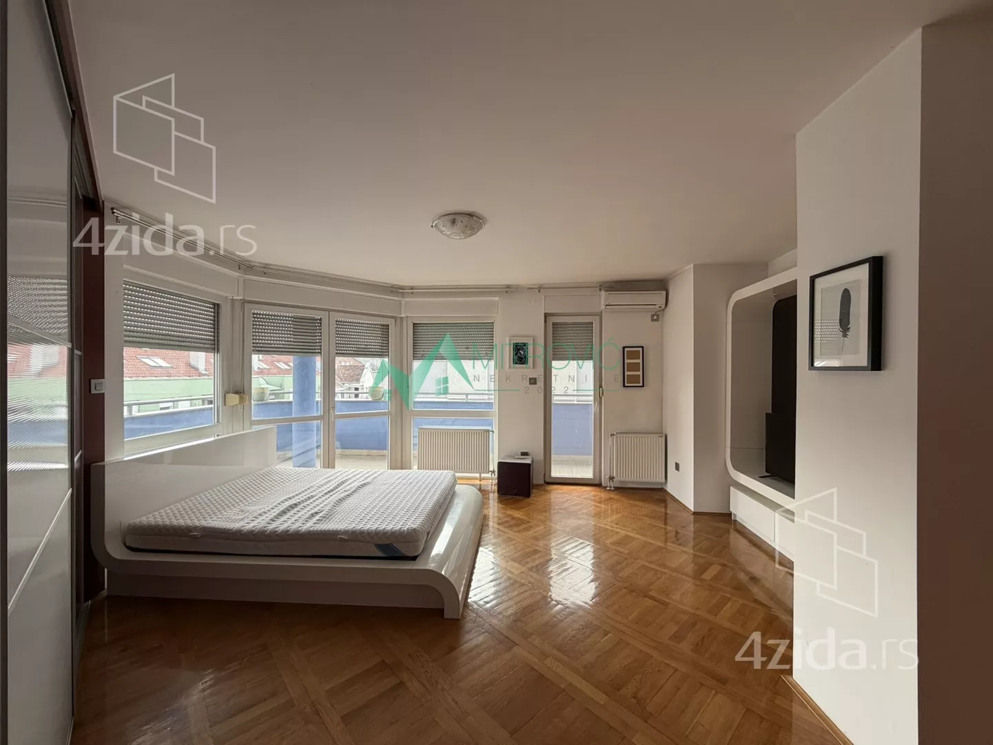 Četvoroiposoban stan | 4zida
