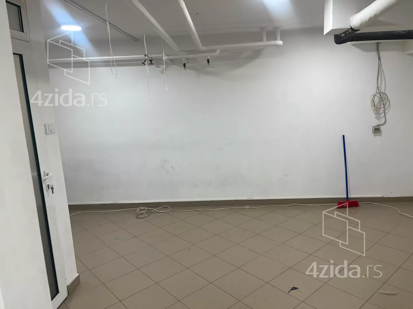 Lokal | 4zida