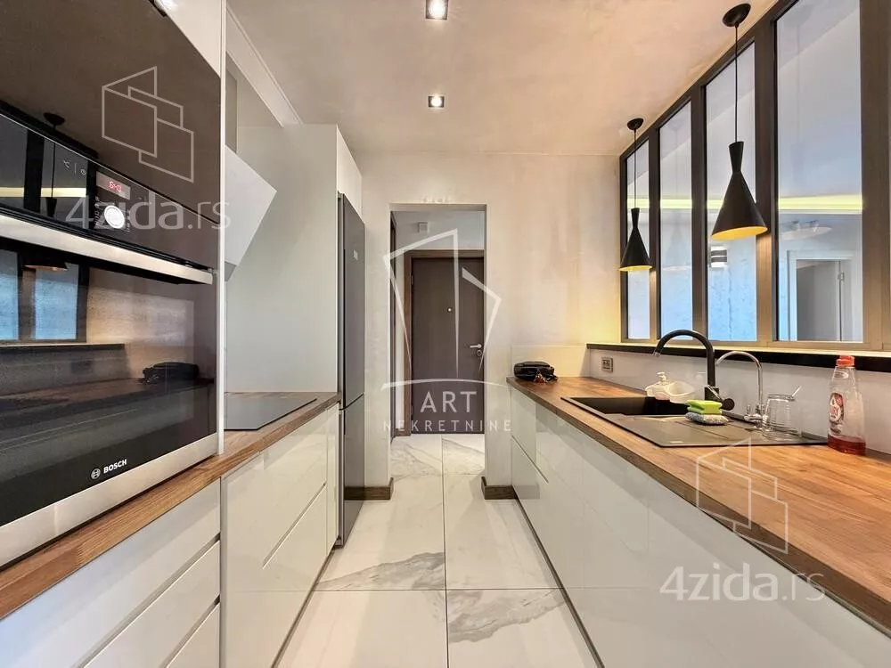 Petosoban stan | 4zida