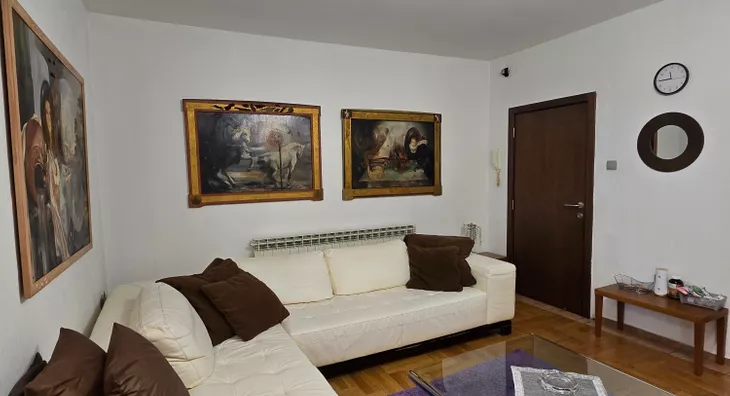 Šestosoban stan | 4zida