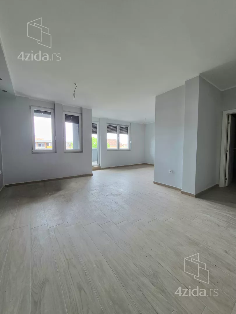 Šestosoban stan | 4zida