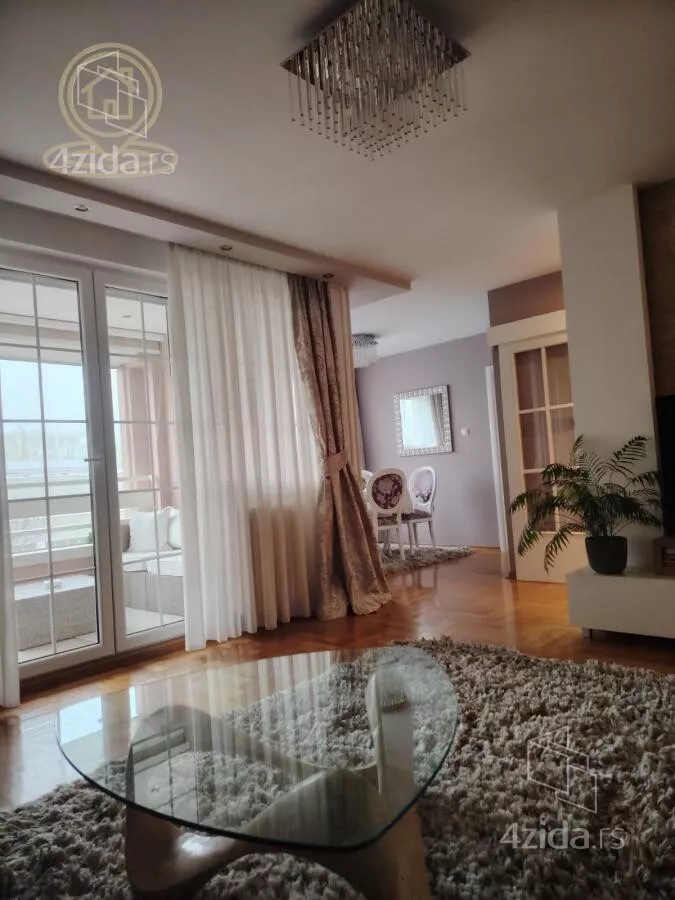 Troiposoban stan | 4zida