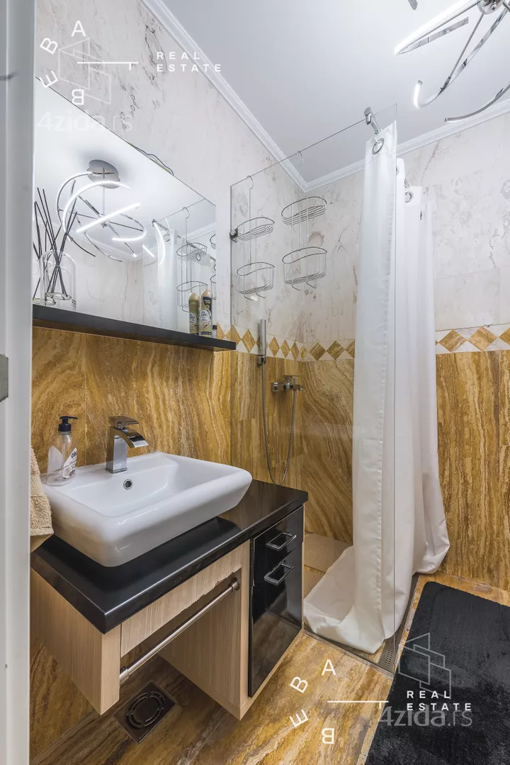 Šestosoban stan | 4zida