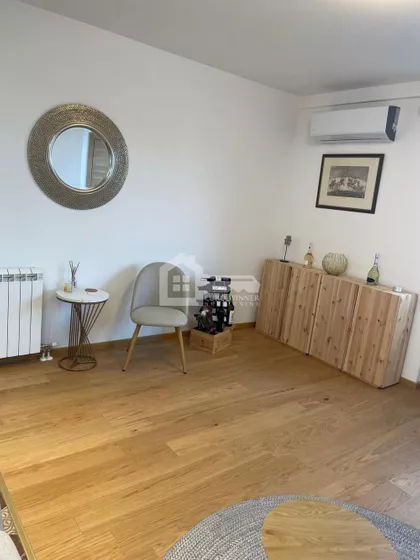 Poenkareova | 4zida.rs