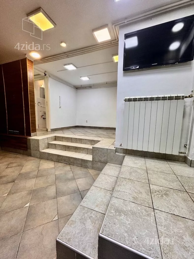 Poslovna zgrada | 4zida