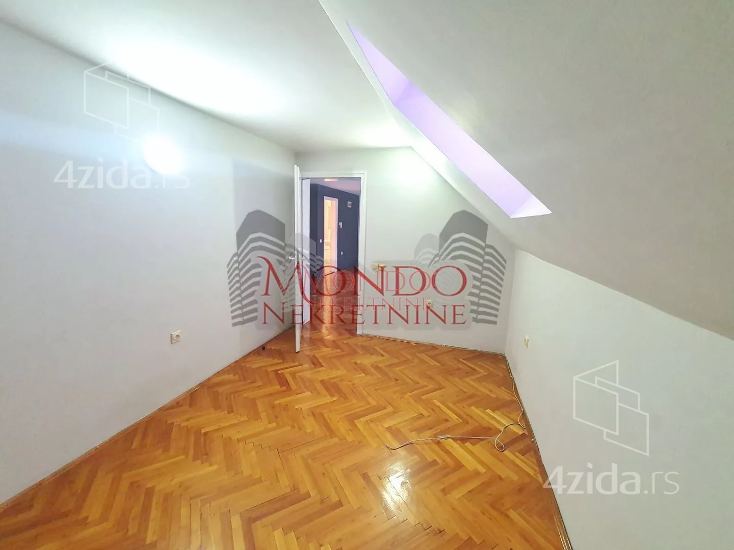 Poslovna zgrada | 4zida