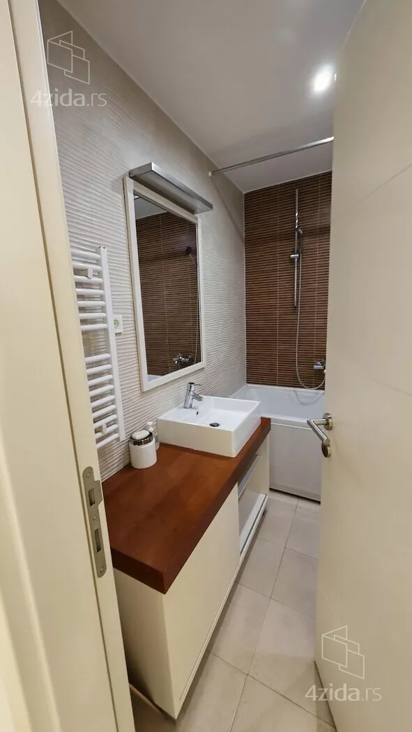 Četvoroiposoban stan | 4zida