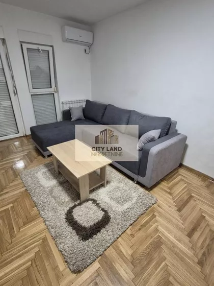 Vukov Spomenik | 4zida.rs