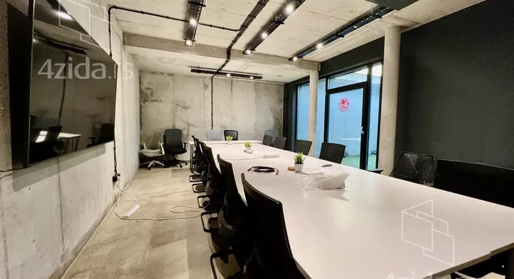 Poslovna zgrada | 4zida