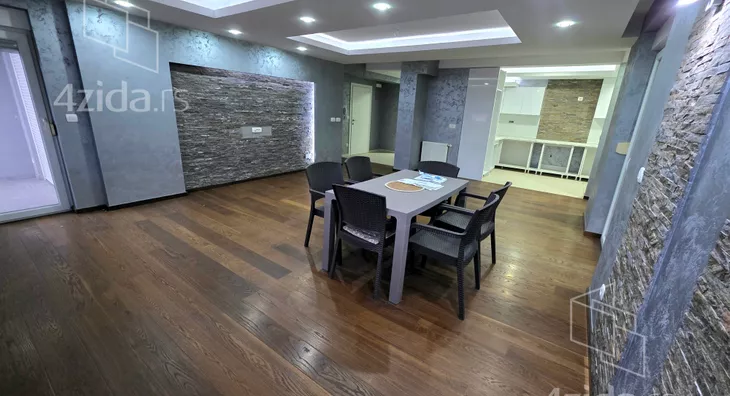 Četvoroiposoban stan | 4zida