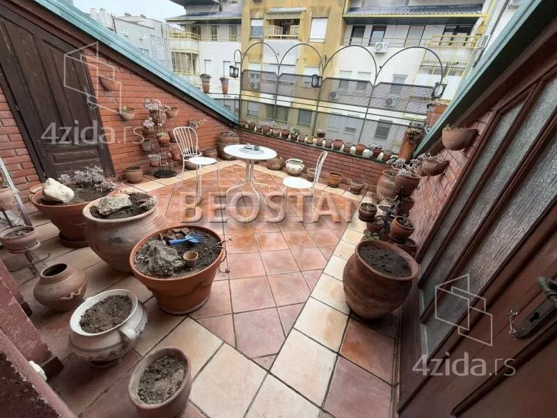 Petosoban stan | 4zida