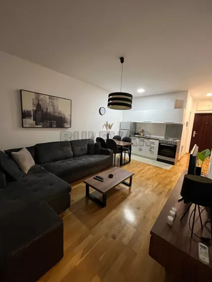 Sestre Baković | 4zida.rs