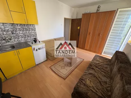 Crveni Pevac | 4zida.rs
