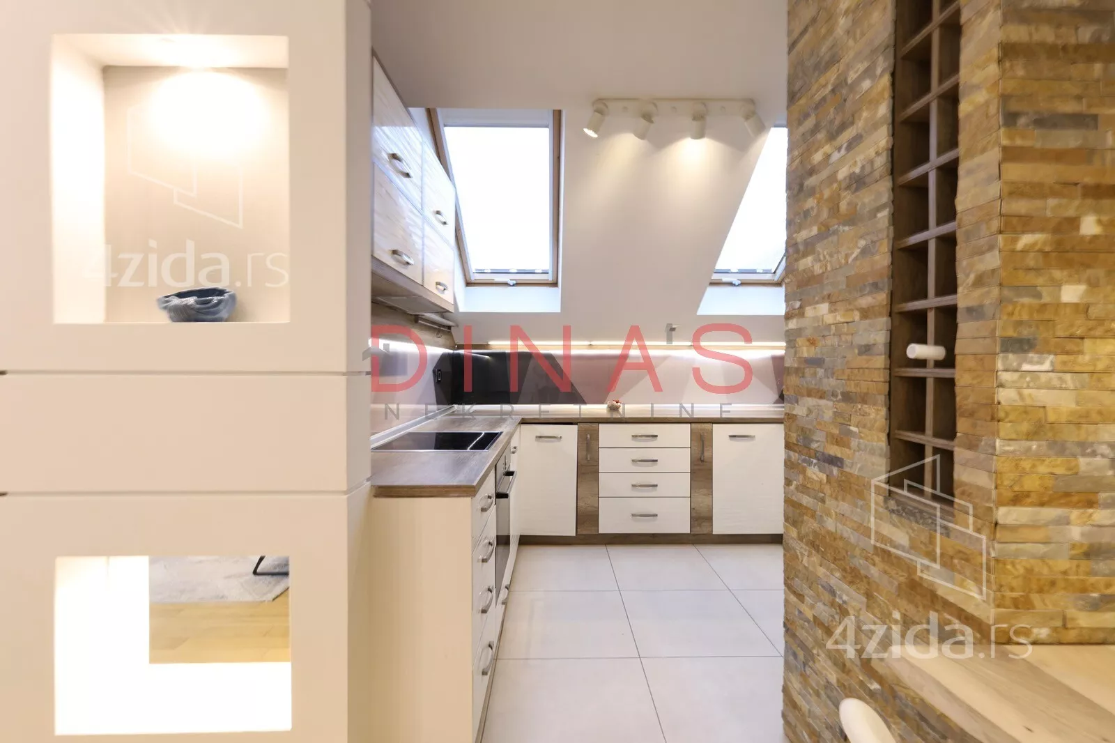 Petosoban stan | 4zida