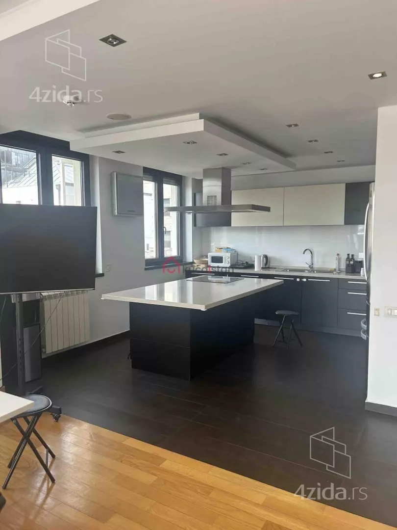 Četvoroiposoban stan | 4zida