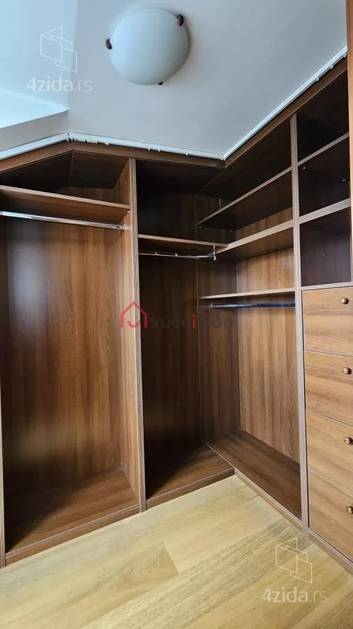 Sedmosoban stan | 4zida