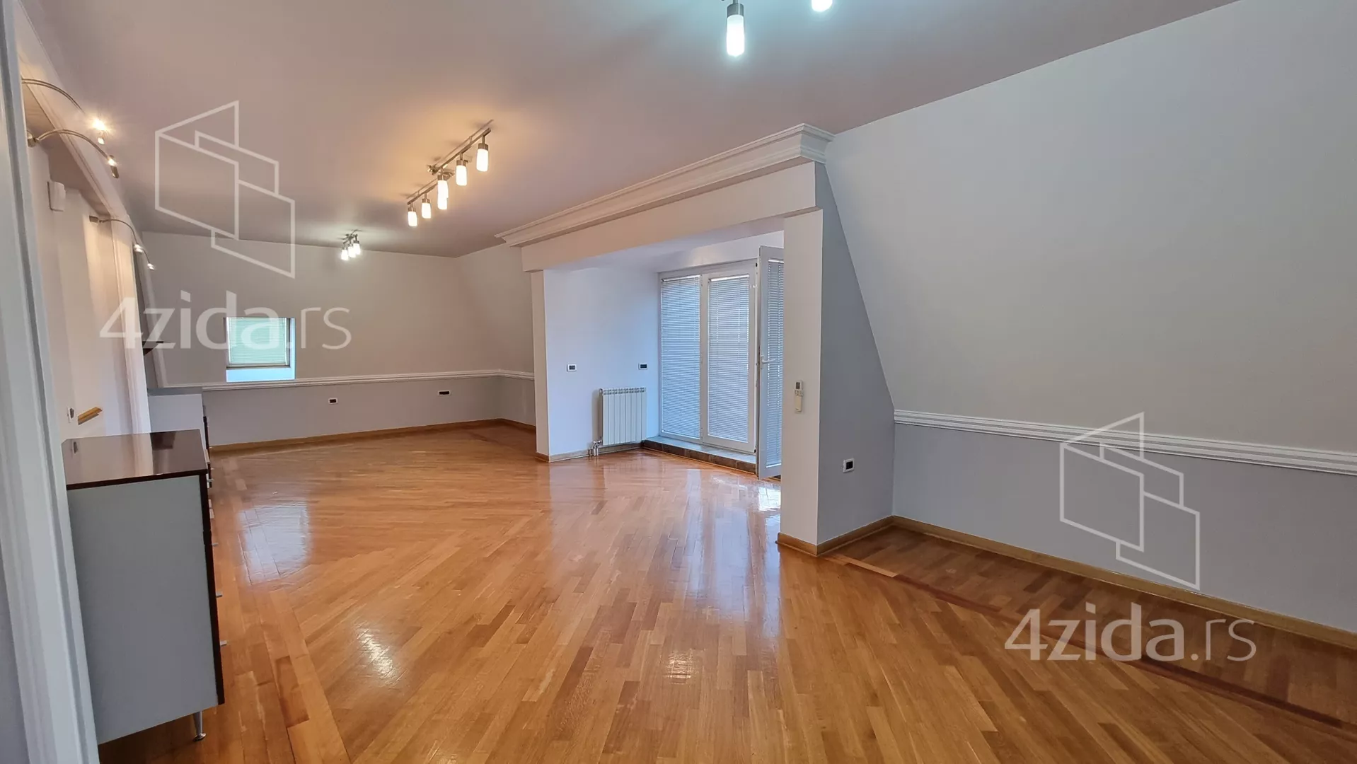 Šestoiposoban stan | 4zida