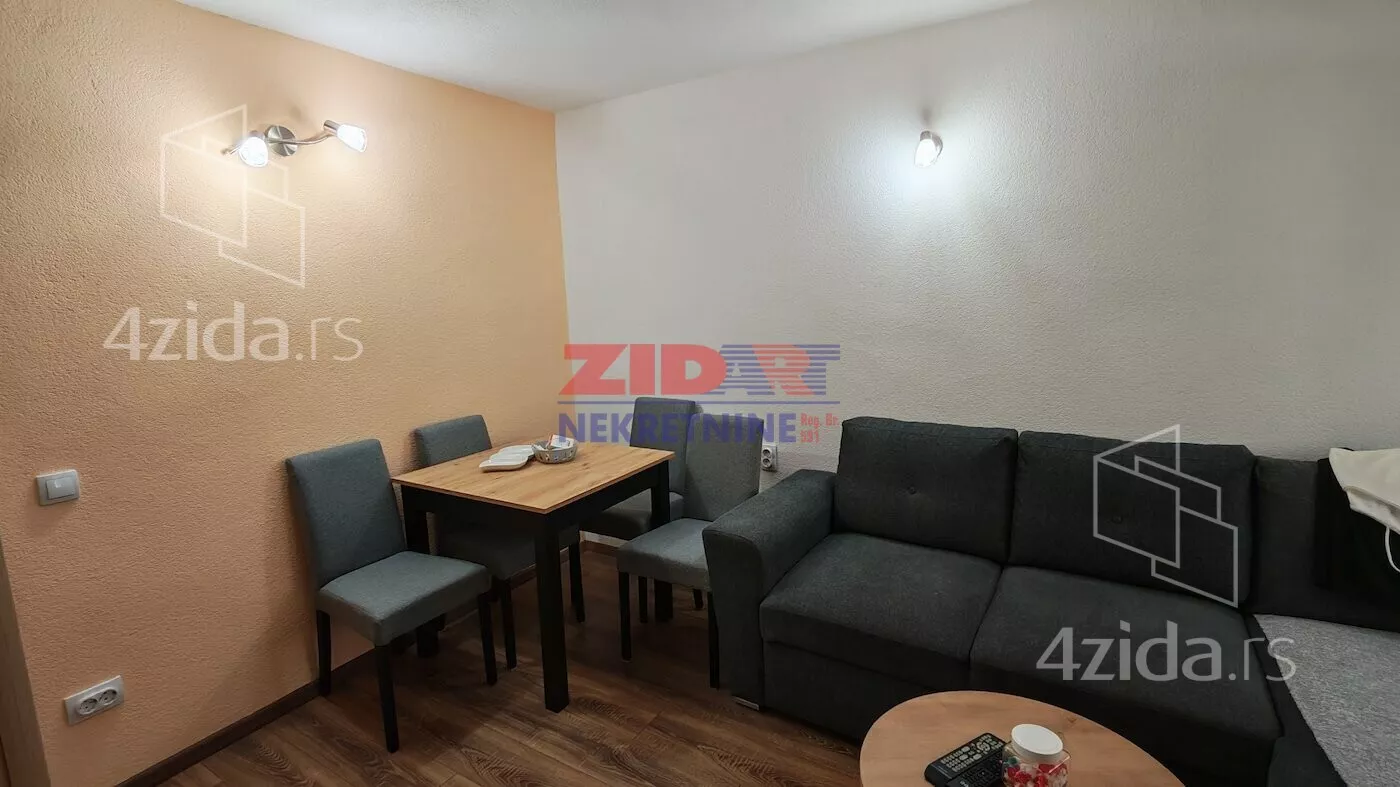 Četvoroiposoban stan | 4zida