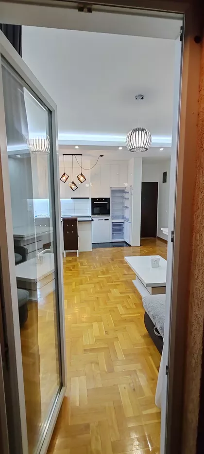 Jovana Raskovica | 4zida.rs