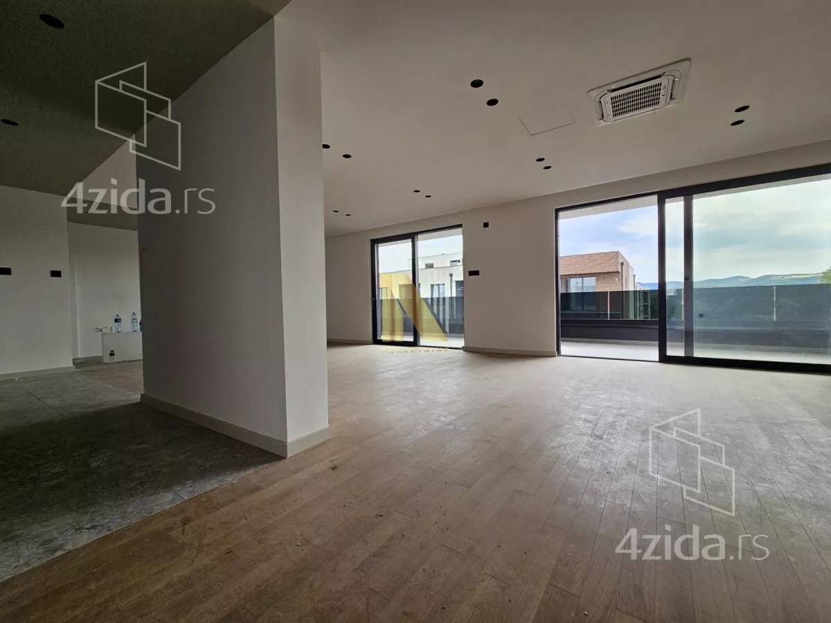 Petosoban stan | 4zida