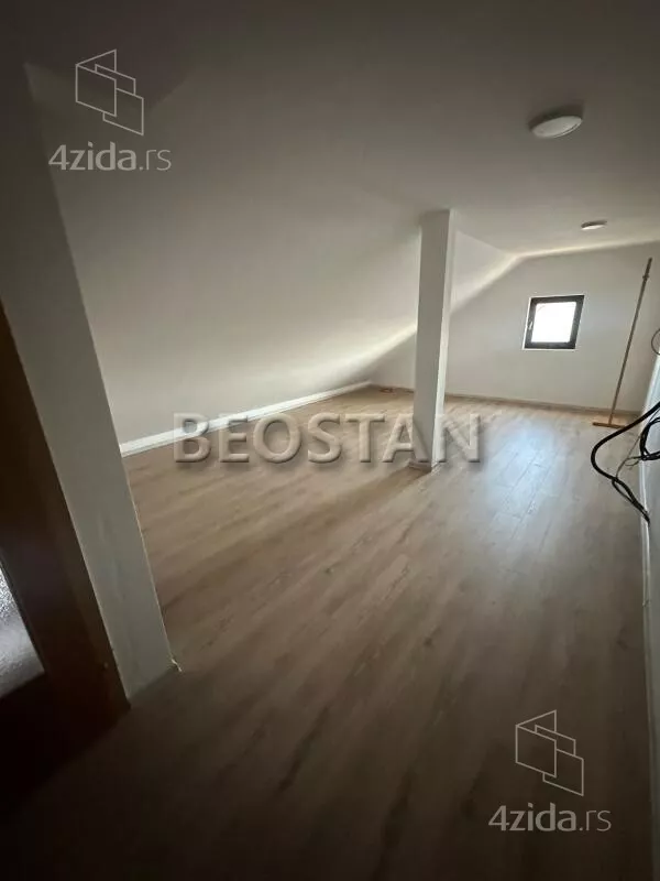 Šestosoban stan | 4zida