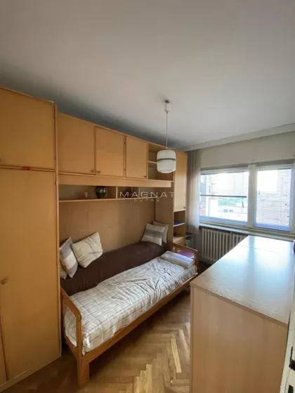 Pravni fakultet - Vračar | 4zida.rs