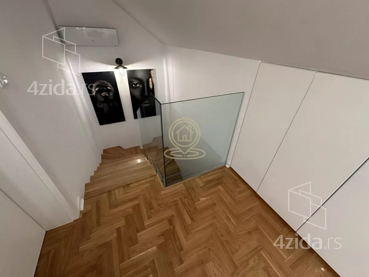 Četvoroiposoban stan | 4zida