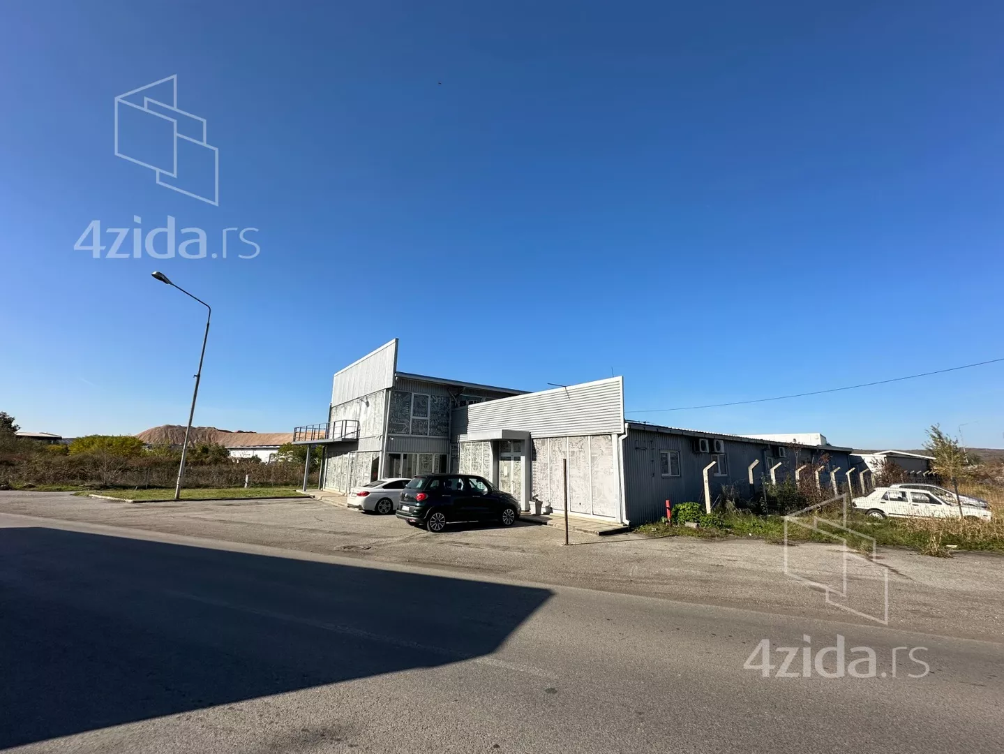 Poslovna zgrada | 4zida