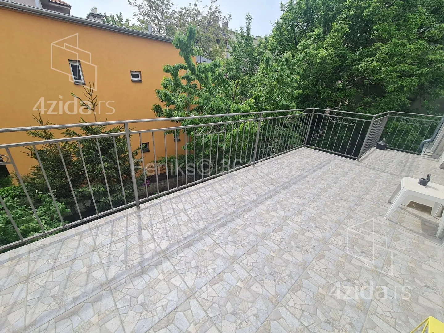 Šestosoban stan | 4zida