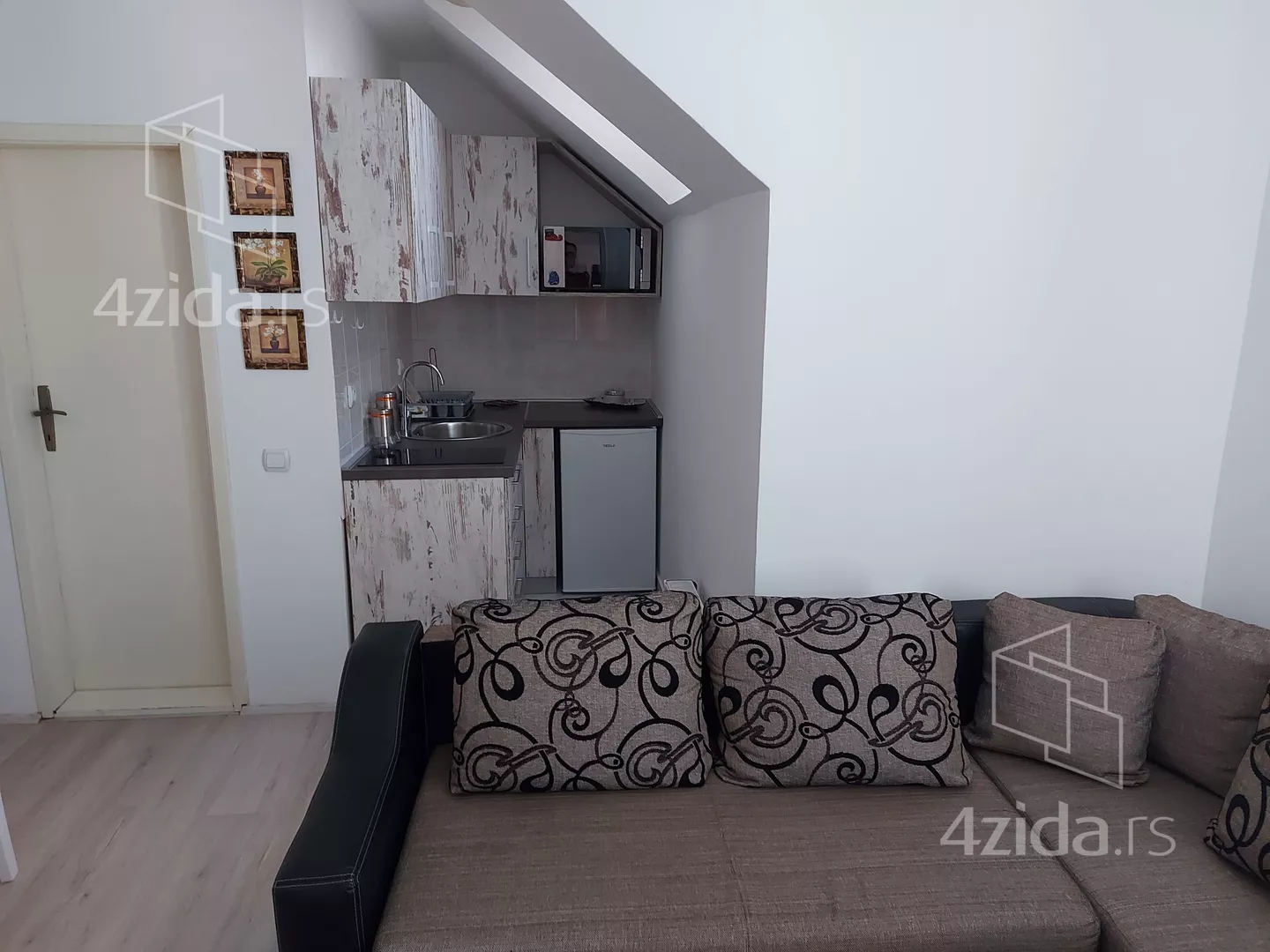 Jednoiposoban stan | 4zida