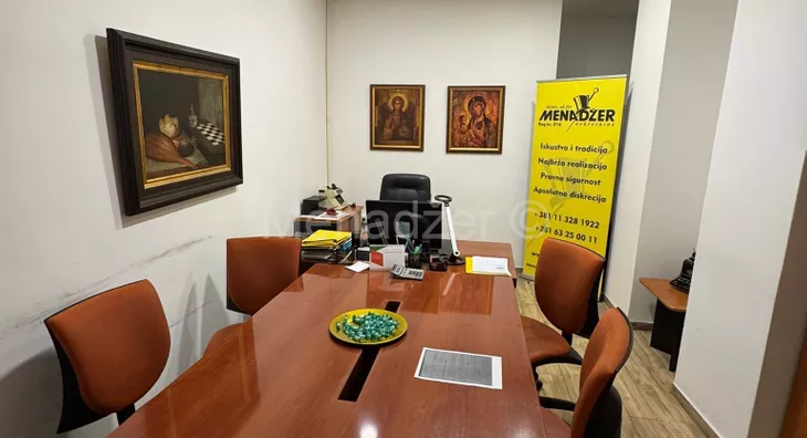 Poslovna zgrada | 4zida