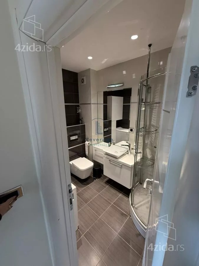 Četvoroiposoban stan | 4zida