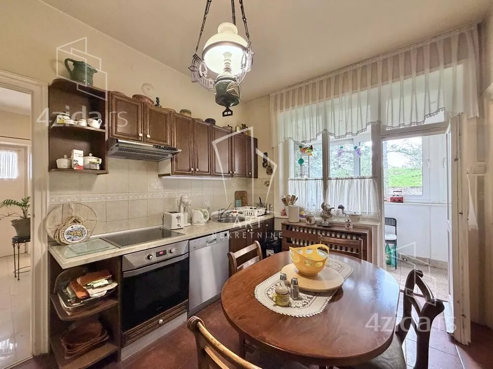 Petoiposoban stan | 4zida