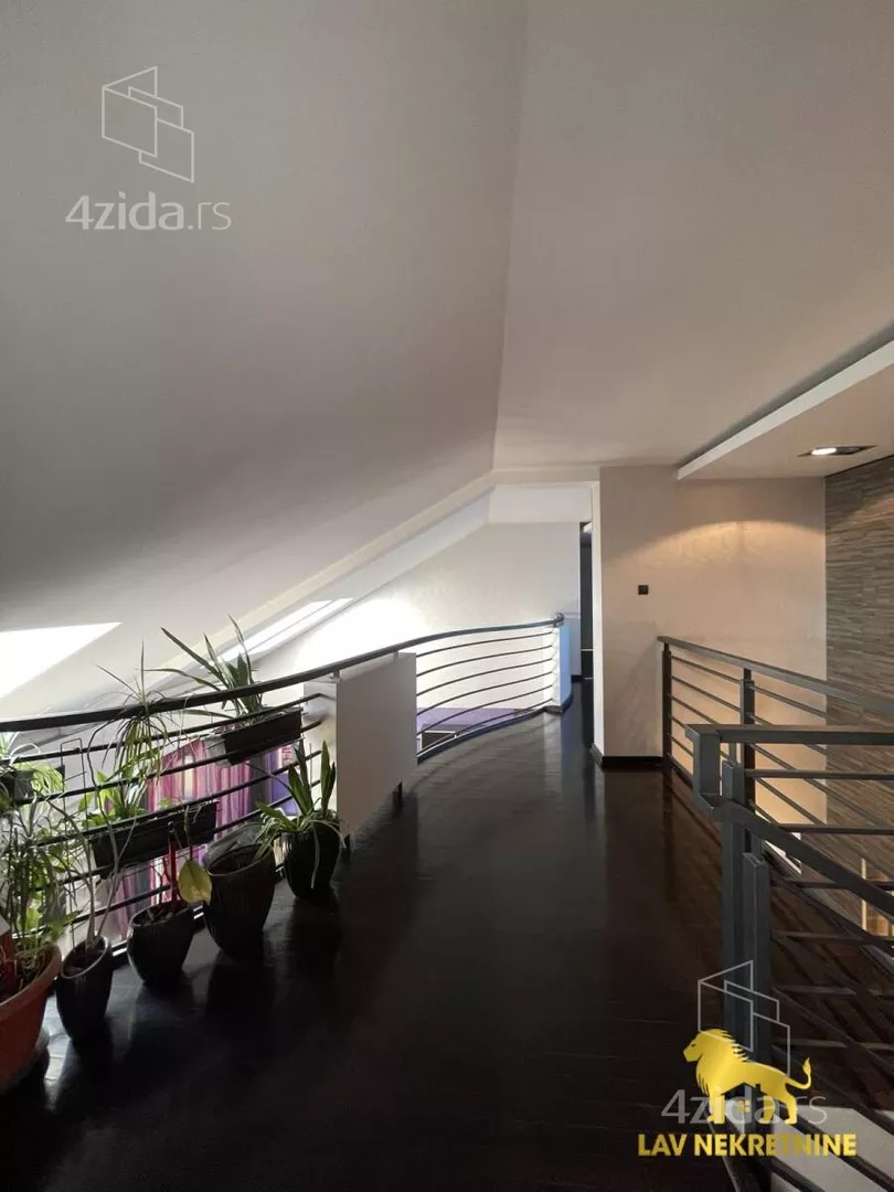 Šestosoban stan | 4zida