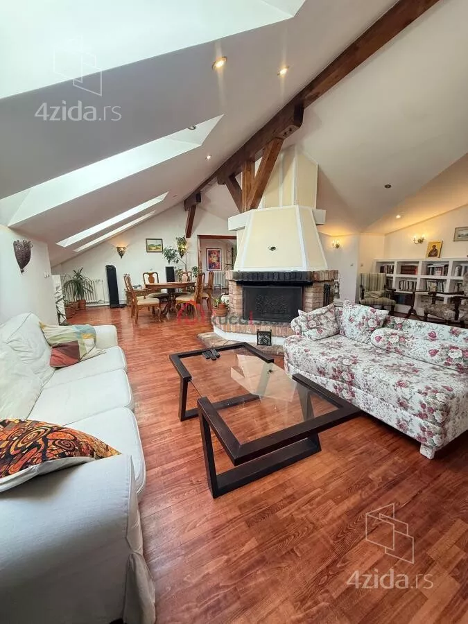 Petosoban stan | 4zida