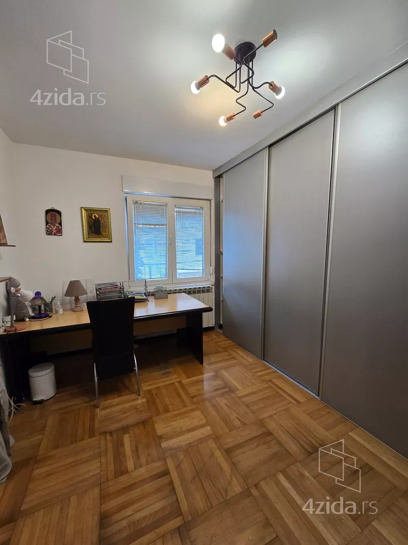 Šestosoban stan | 4zida