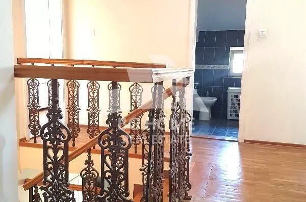 Šestosoban stan | 4zida