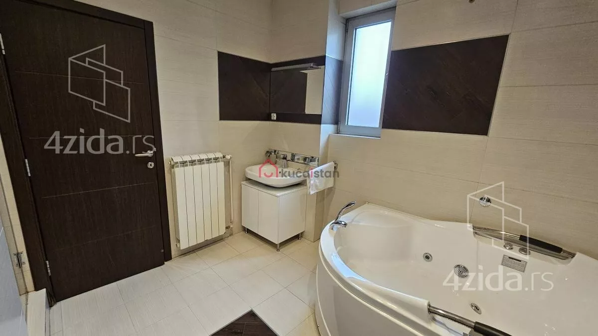 Petosoban stan | 4zida