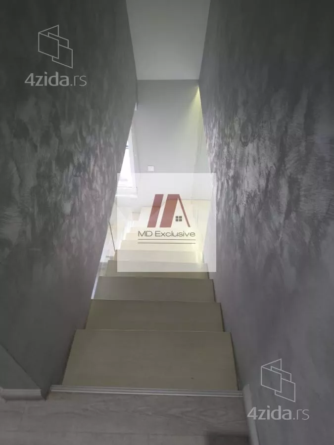 Šestosoban stan | 4zida