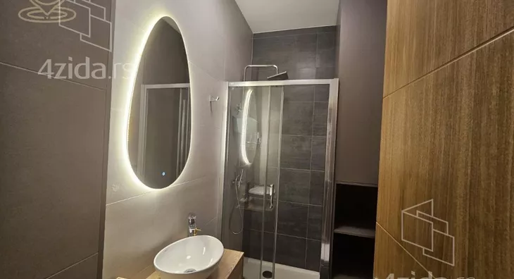 Četvoroiposoban stan | 4zida