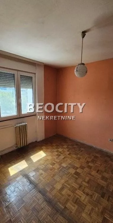 Mike Alasa | 4zida.rs