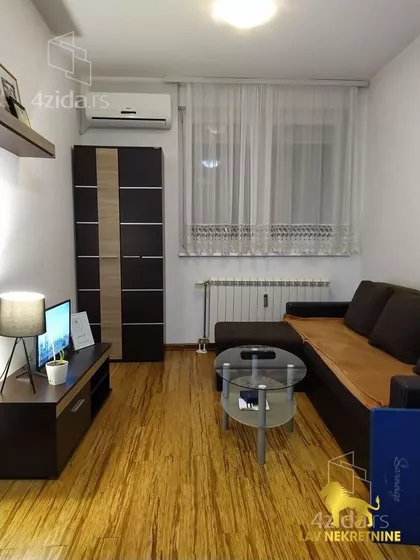 LAZE NANČIĆA | 4zida.rs