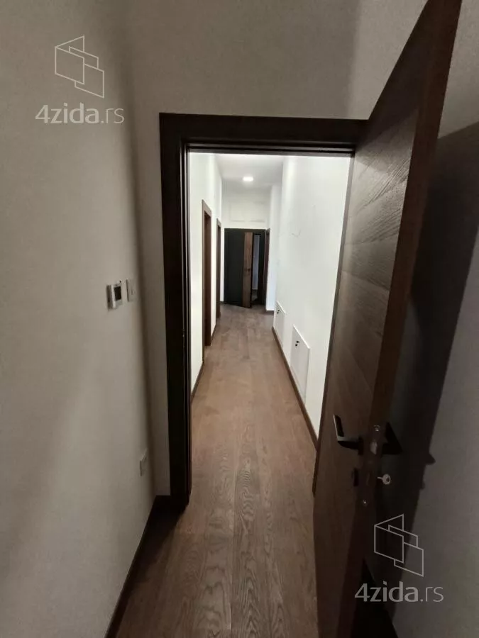 Četvoroiposoban stan | 4zida