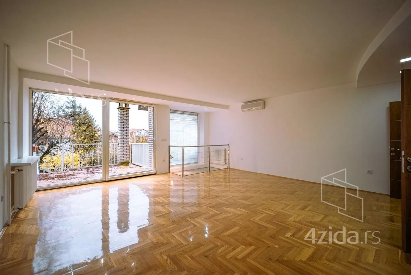 Šestosoban stan | 4zida